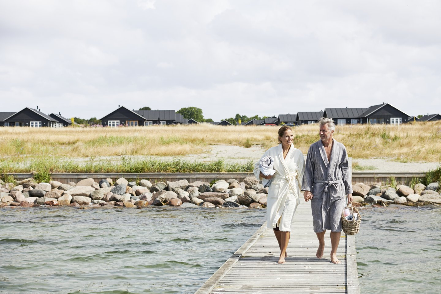 Paar auf dem Weg zum Schwimmen, Nysted Dänemark