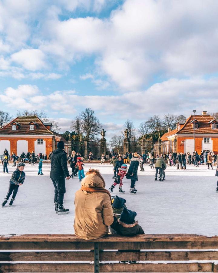 Åk skridskor på Frederiksberg i Köpenhamn