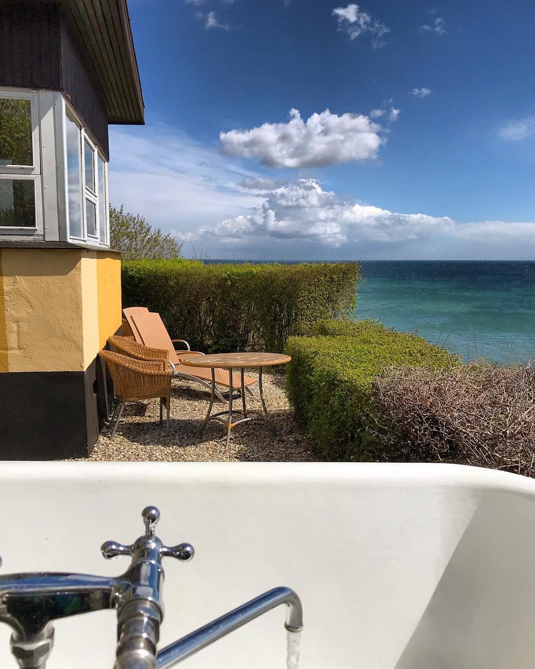 Bo i denne fyrhytten ved Møns Klint