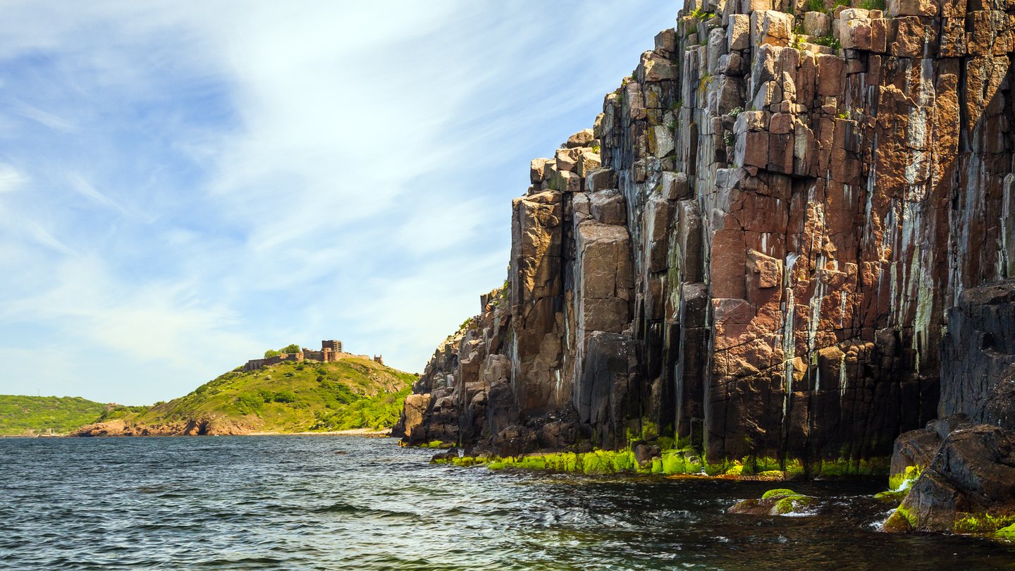 Hammerhus Castle Ruins and cliffs
