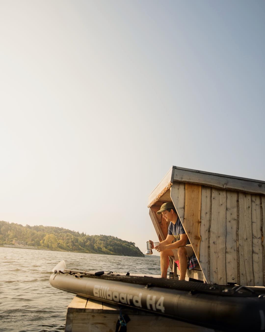 The floating shelter "Havhytten" is located off the coast at Hvide Klint in North Zealand, just an hour from Copenhagen