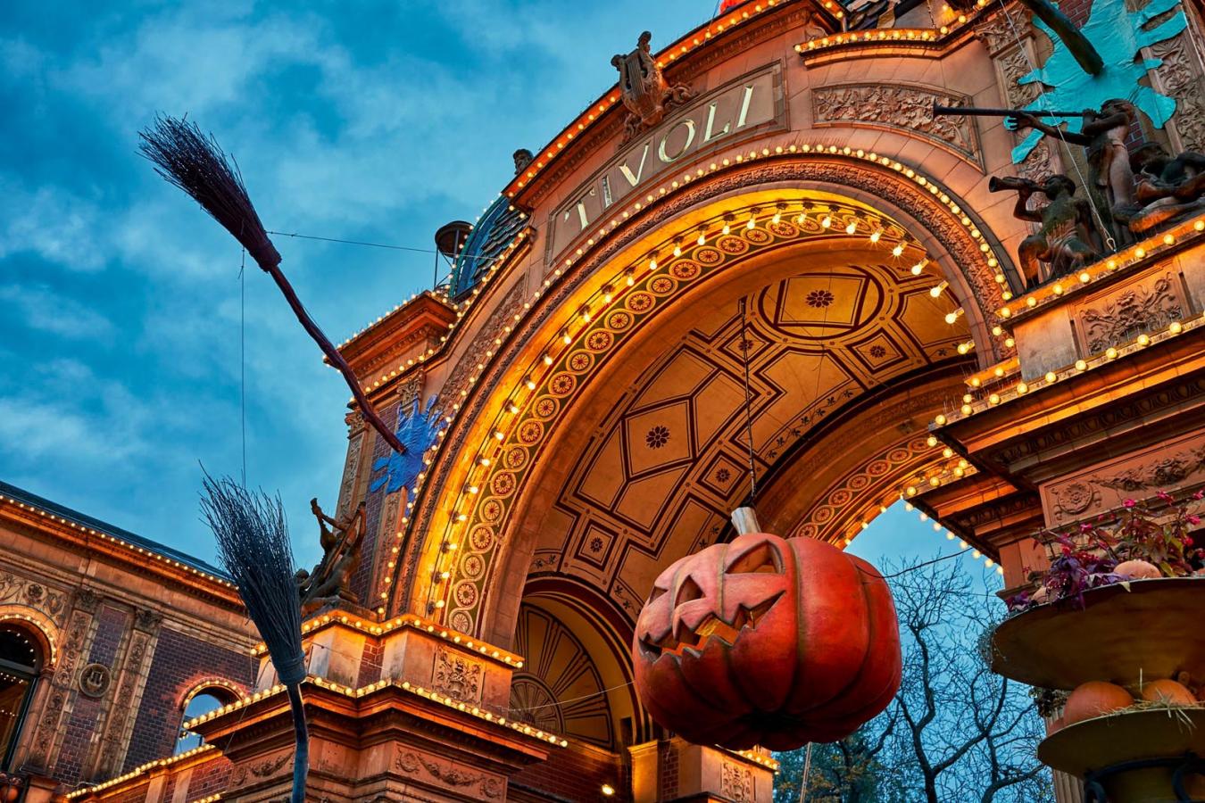 Mysigt läskig Halloween på Tivoli