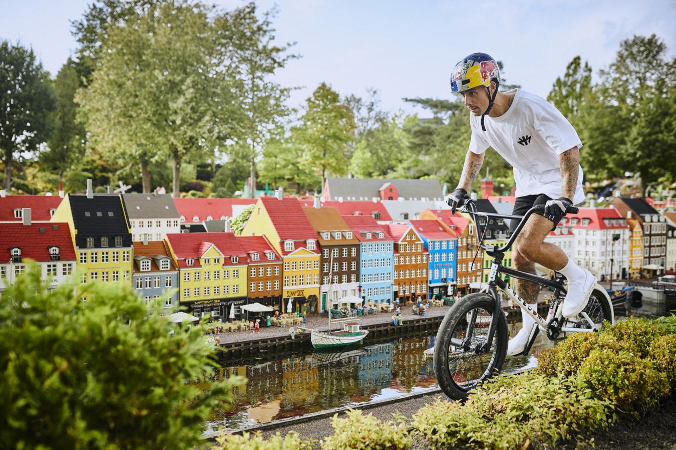 Red Bull BMX Kiss Kyle at Legloand