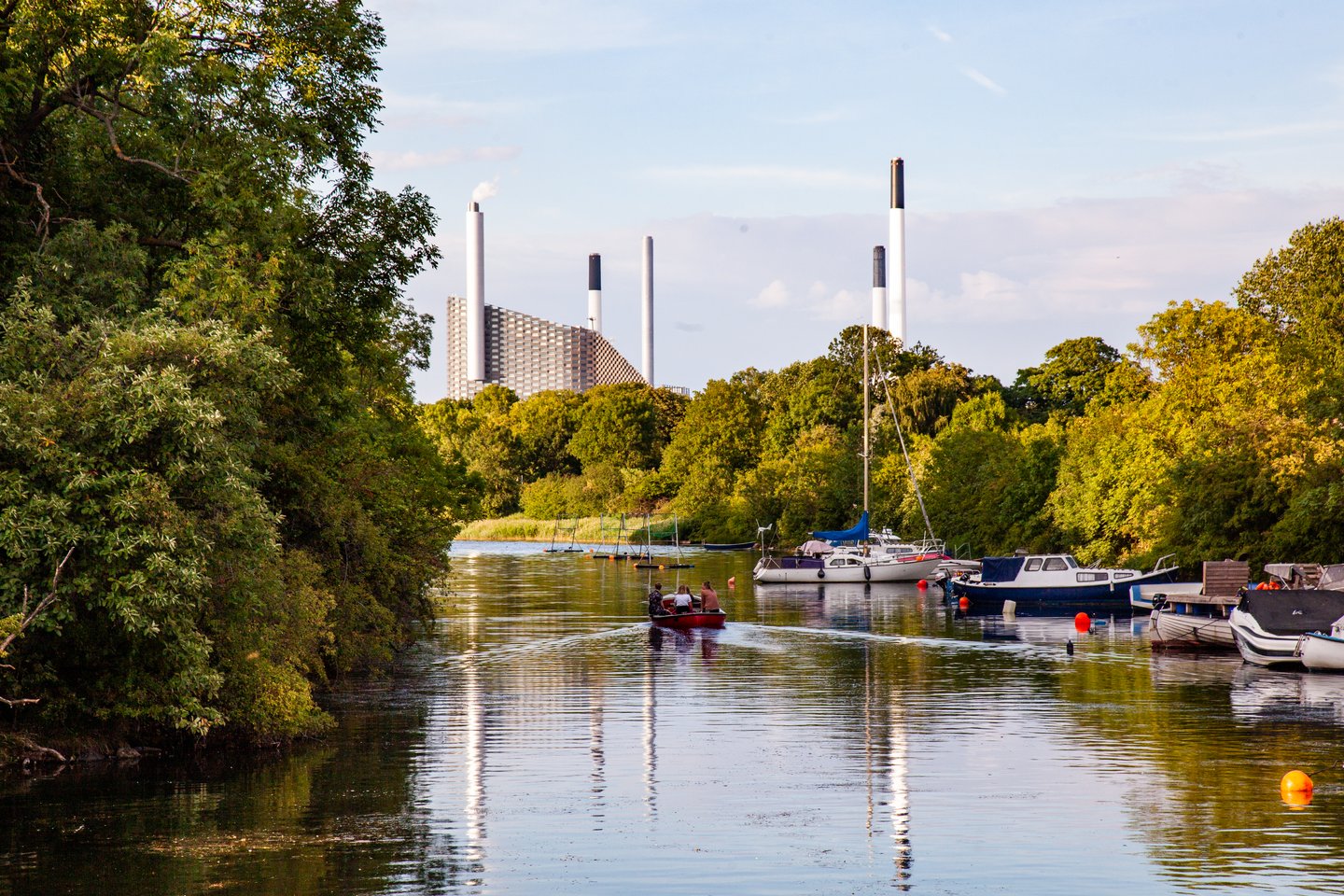 Friends sailing through Christianshavn with CopenHill in the background