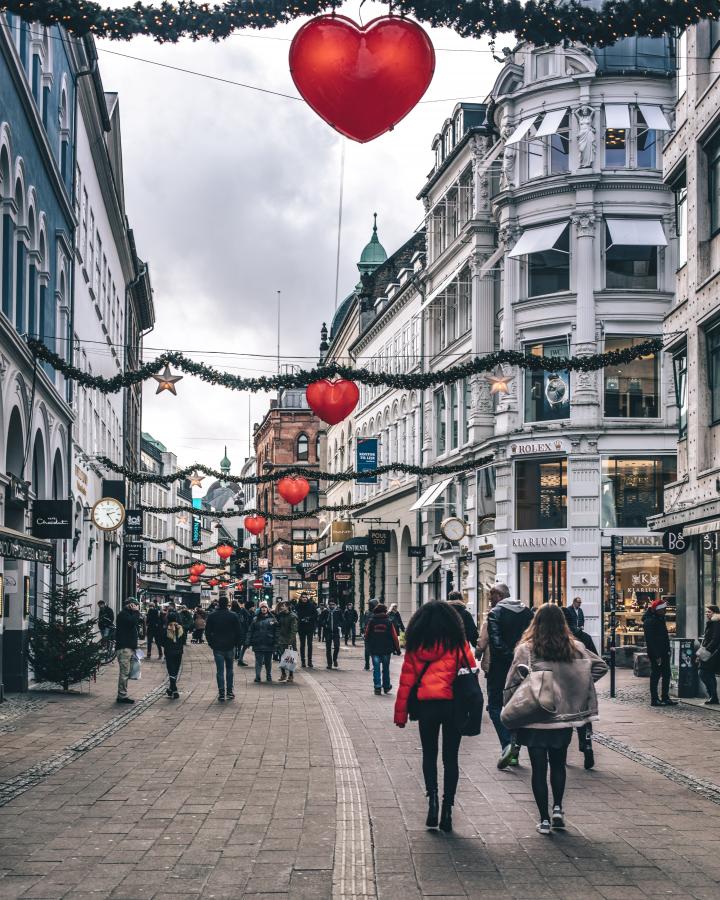 Weihnachtsbummel auf der Shoppingmeile Strøget in Kopenhagen