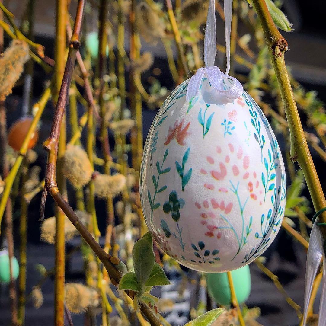 A handpainted easter egg