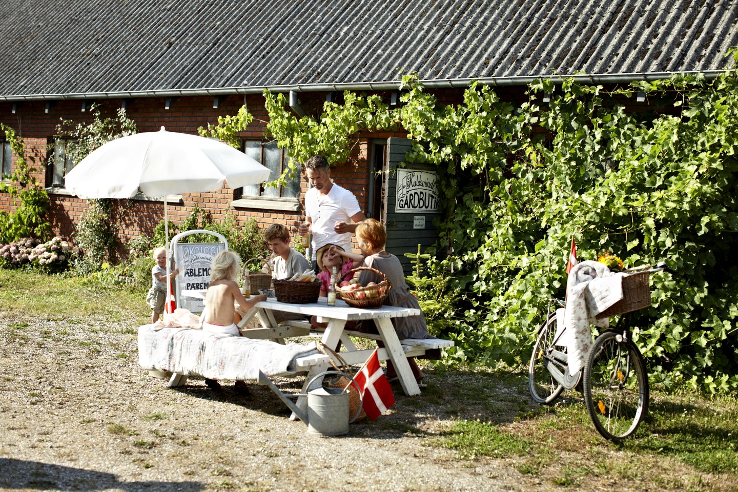 Family at a farm shop on Fejø