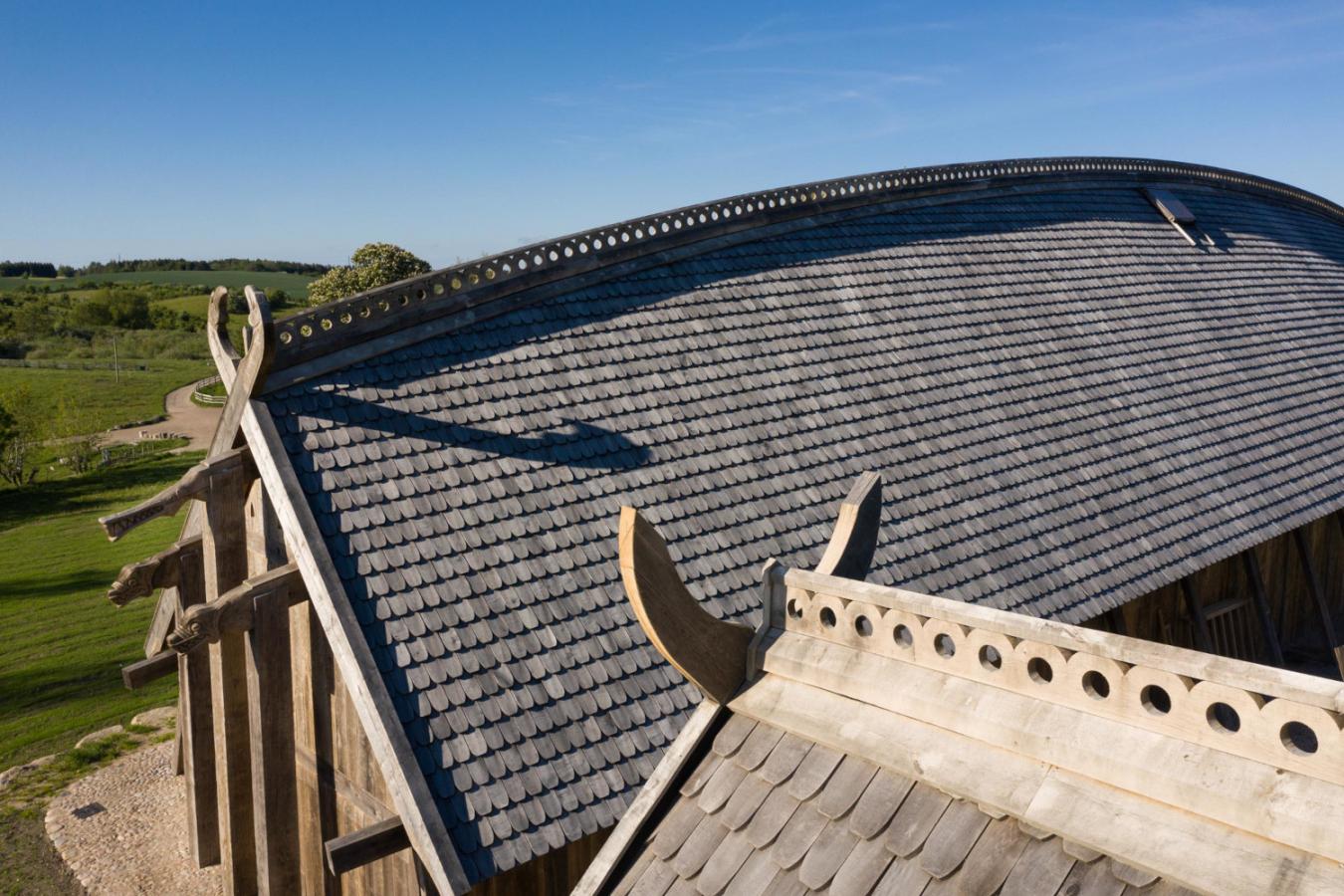 Dänemarks größte Wikingerhalle im Sagnlandet Leje im dänischen Fjordland