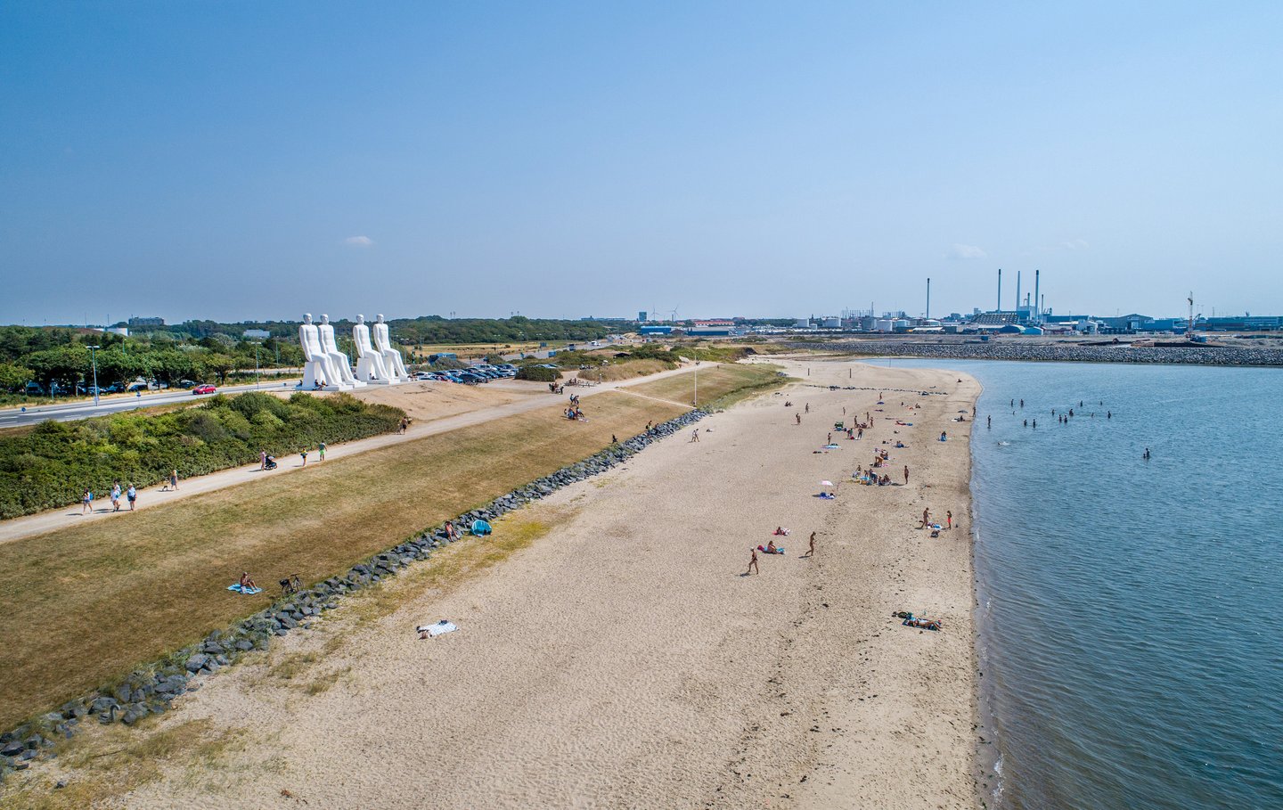The beach in Esbjerg with the sculpture Men by the Sea