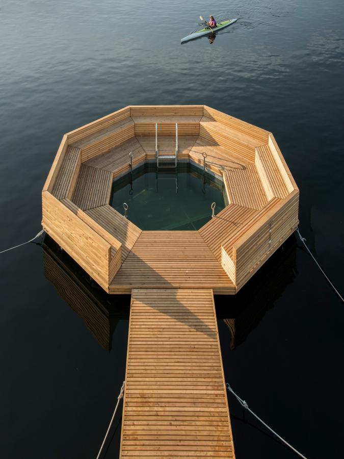 The new mobile all year bathing zone by Kalvebod Bølge in Copenhagen Harbour