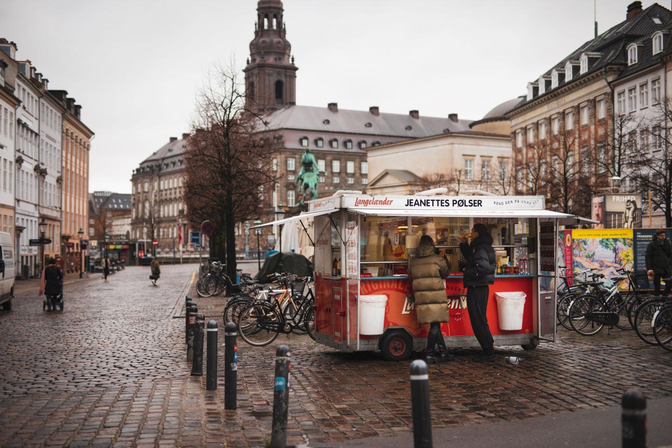 Hot dog stand (pølsevogn) Jeanettes Pølser in the city center of Copenhagen