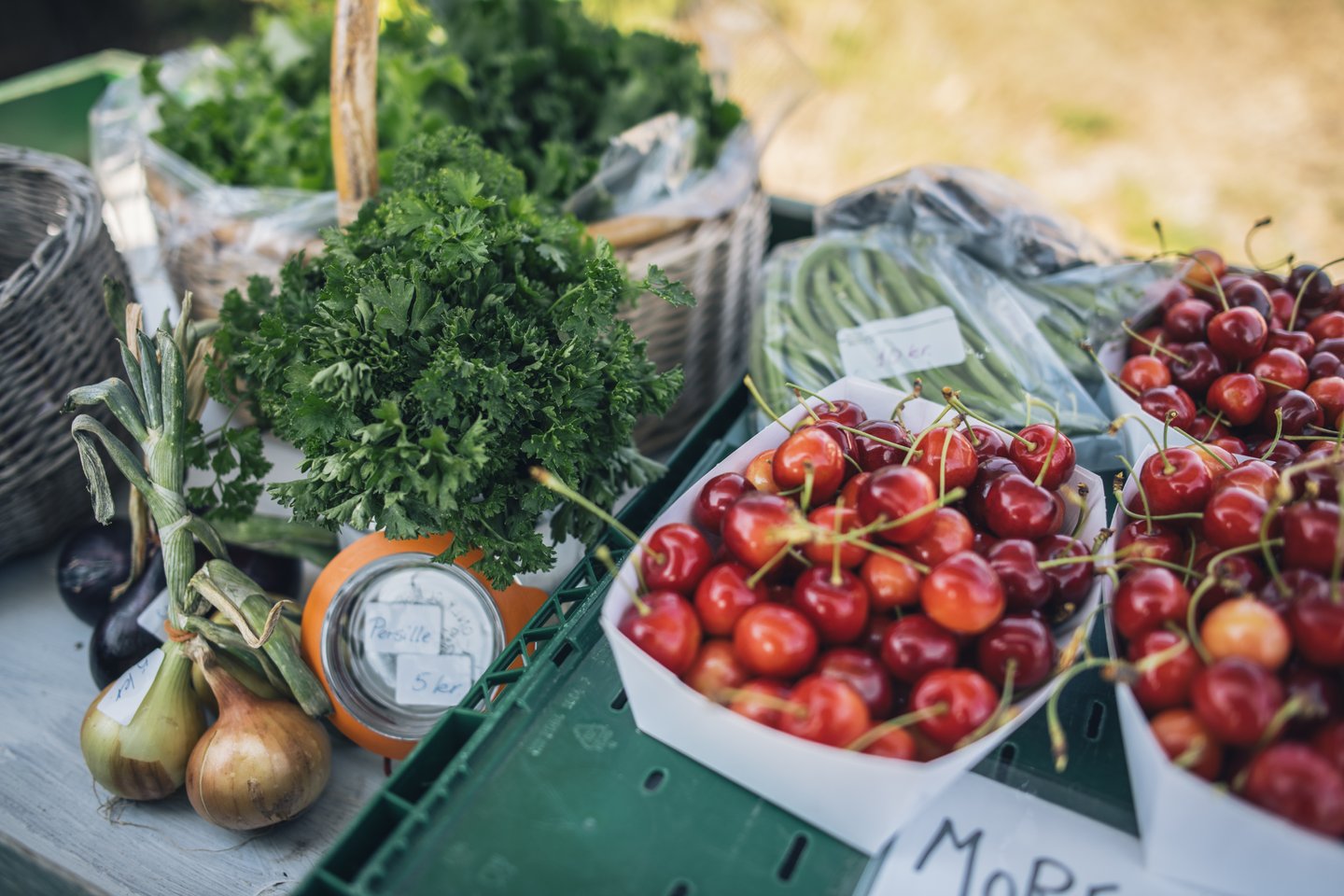 Saisonale Produkte an einem Straßenstand auf der Insel Langeland im dänischen Fünen