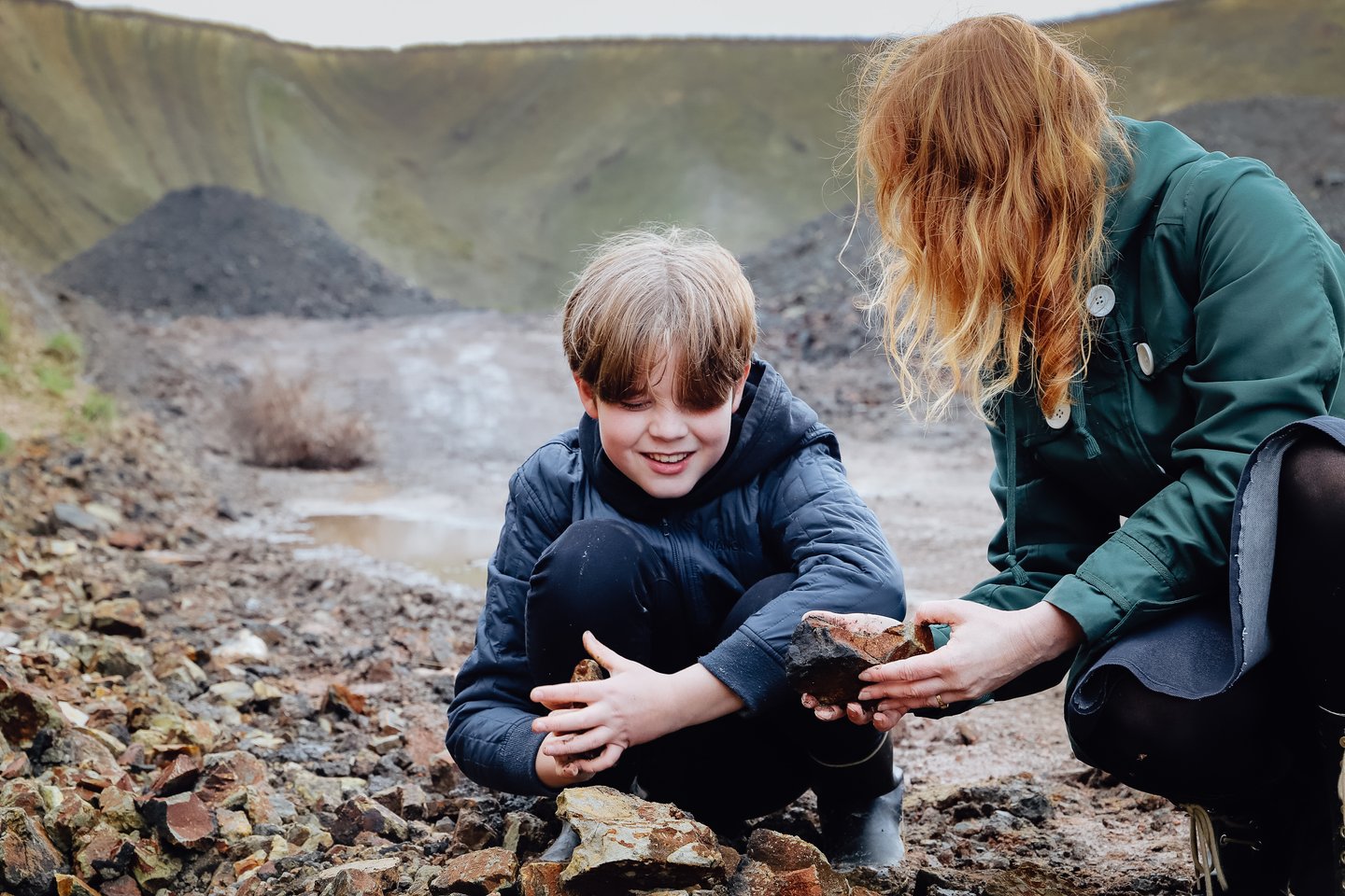 Child and his mother are looking for fossils in Mors, Northjutland