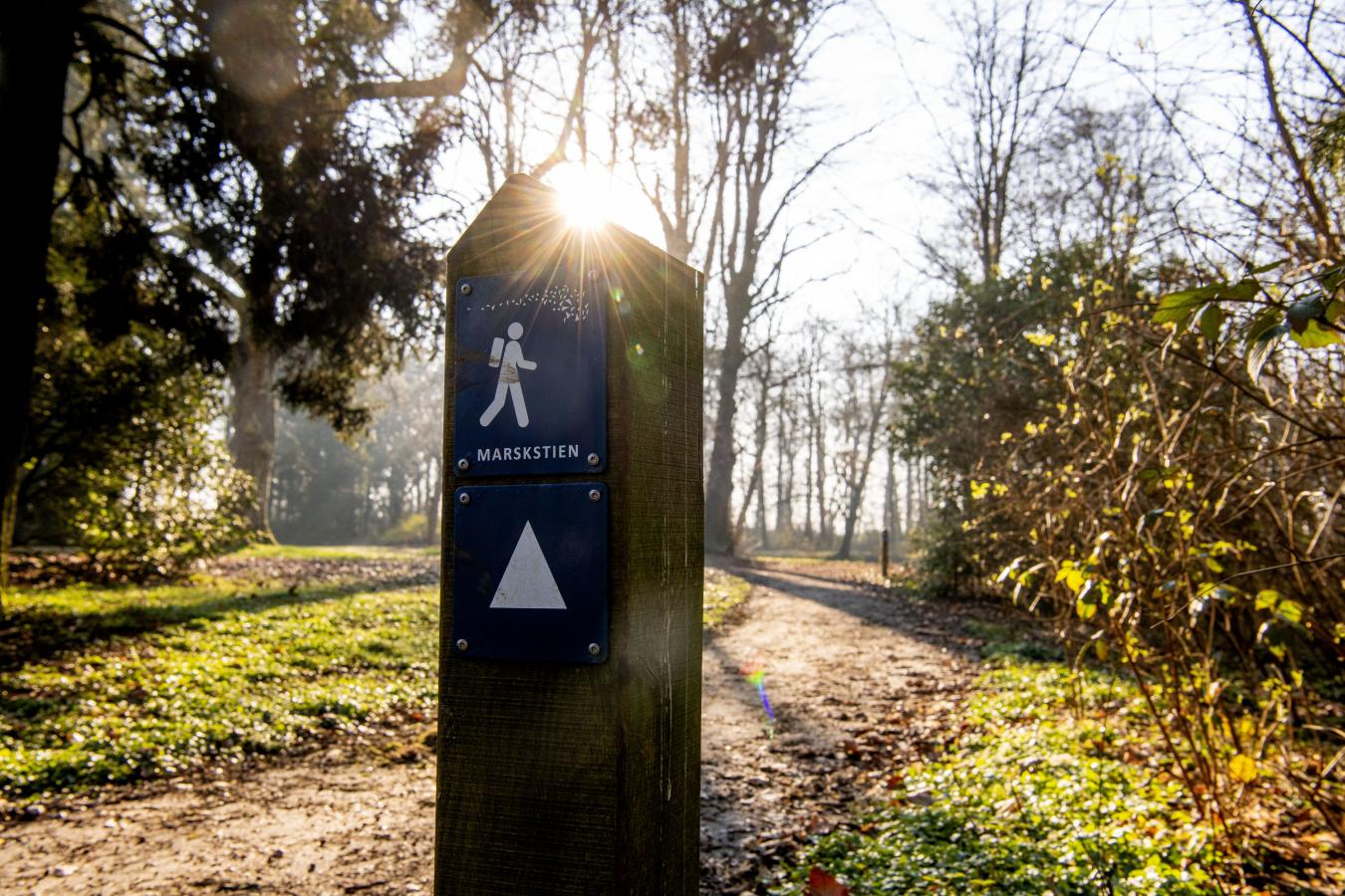 Beschilderung von dem Wanderweg Marschpfad
