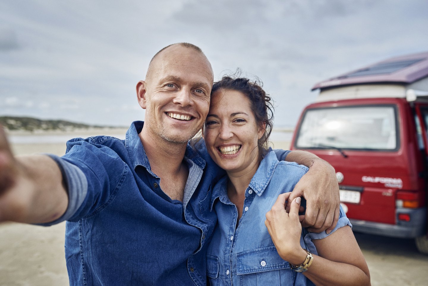 Par tager en selfie i Nordjylland