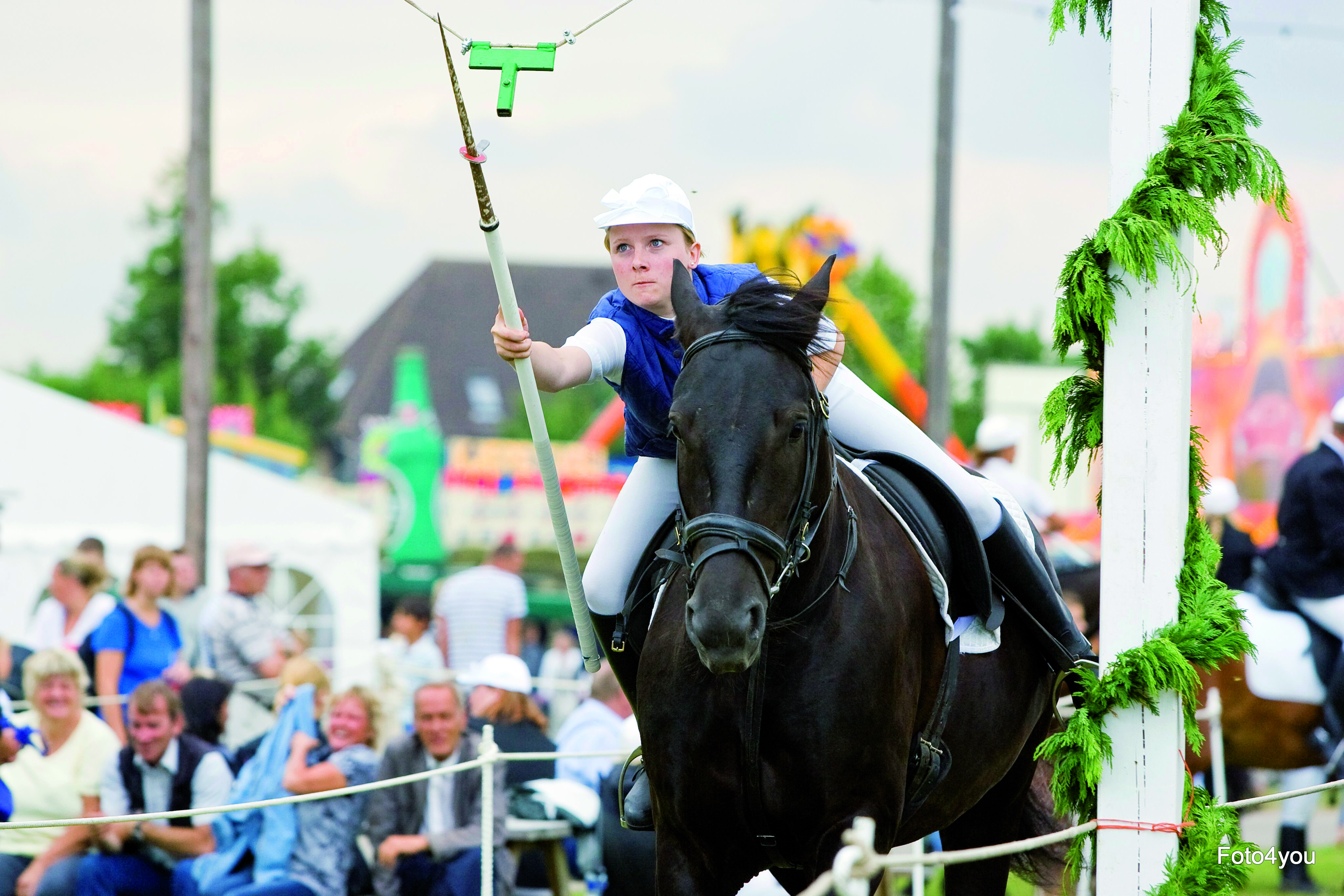 Ein Bild von einem Reiter beim Ringreiterfest in Sønderborg