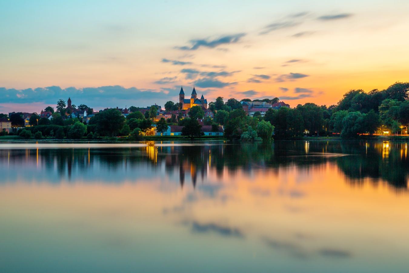 Viborg Kathedrale bei Sonnenuntergang