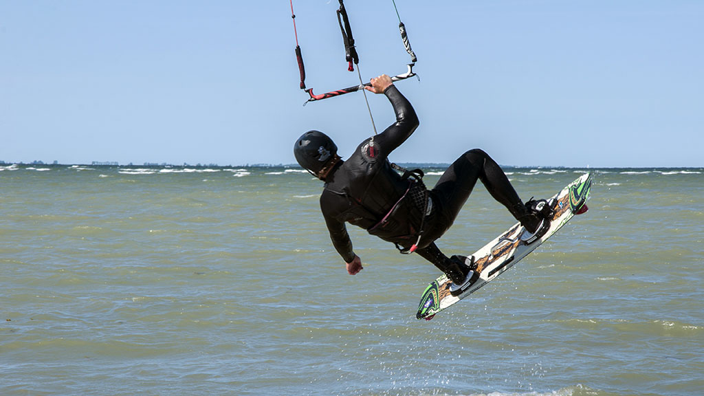 kitesurfer ved Flyvesandet i Fyn, Danmark