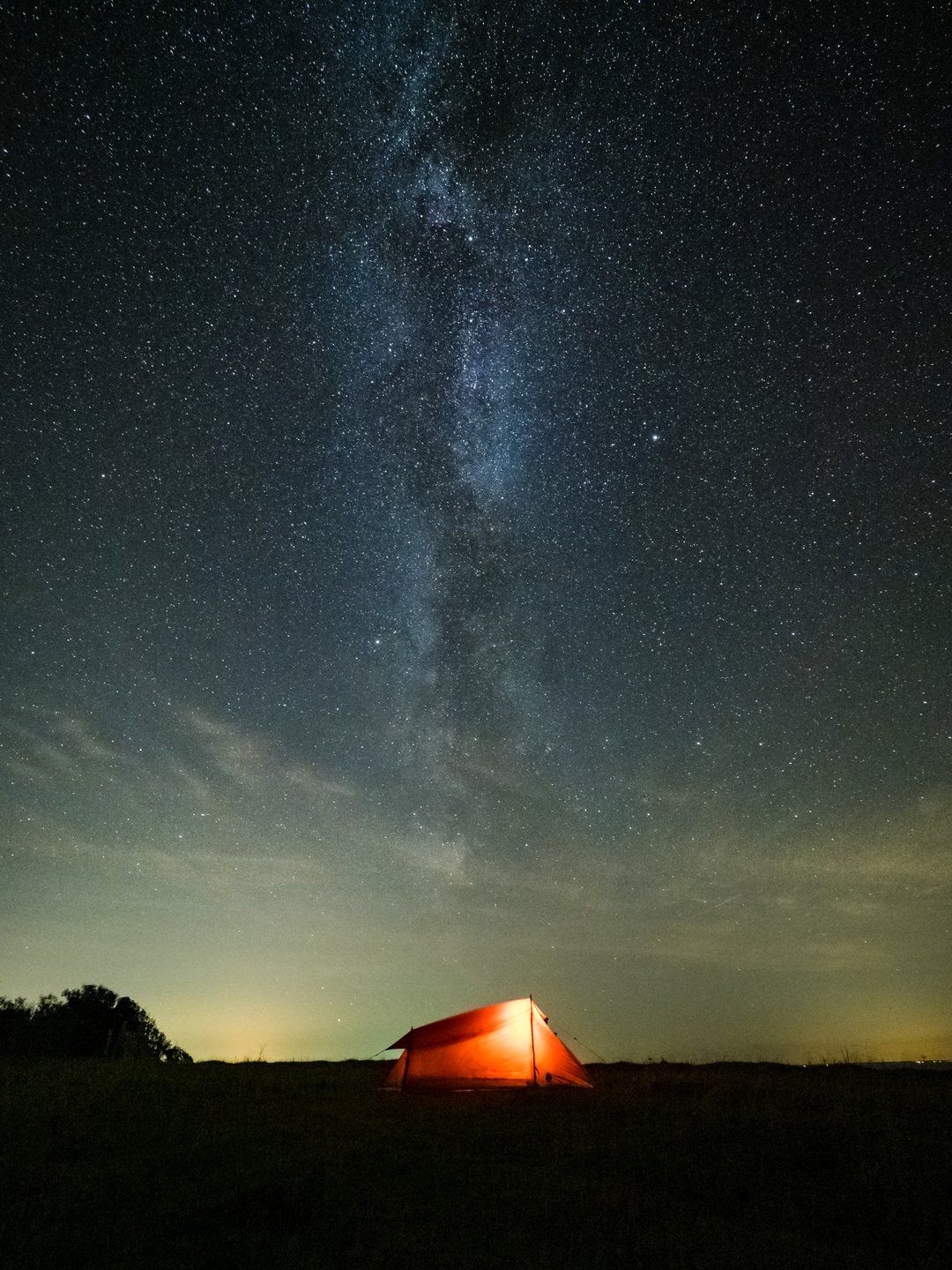 Zelt unter dem Sternenhimmel in Fyns Hoved, Dänemark