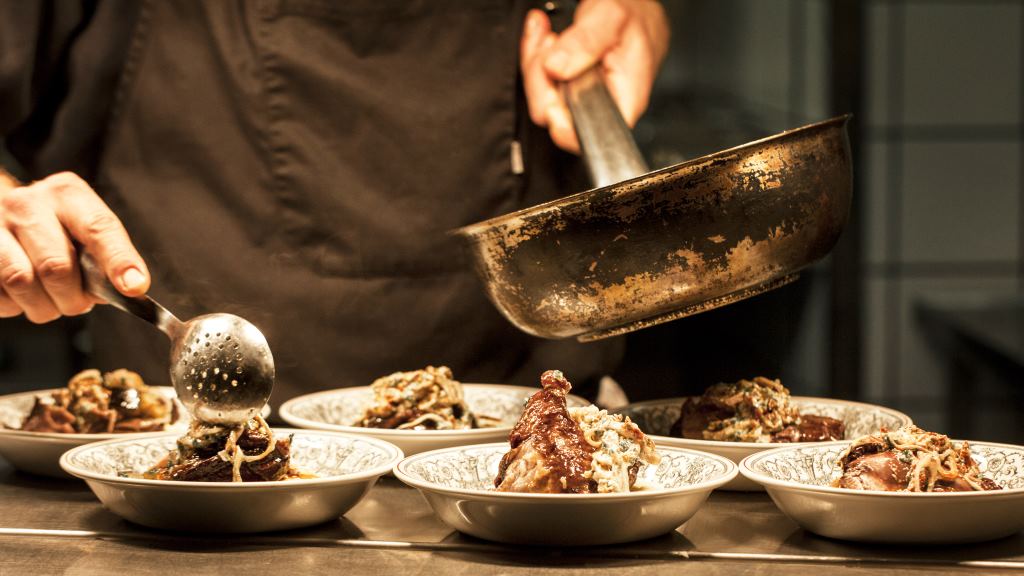 Mat som blir forberedt under Dining Week matfestival i København