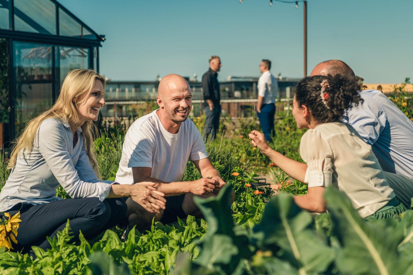 Group of people looking at herbs at Gro Spiseri /Østergro i Copenhagen