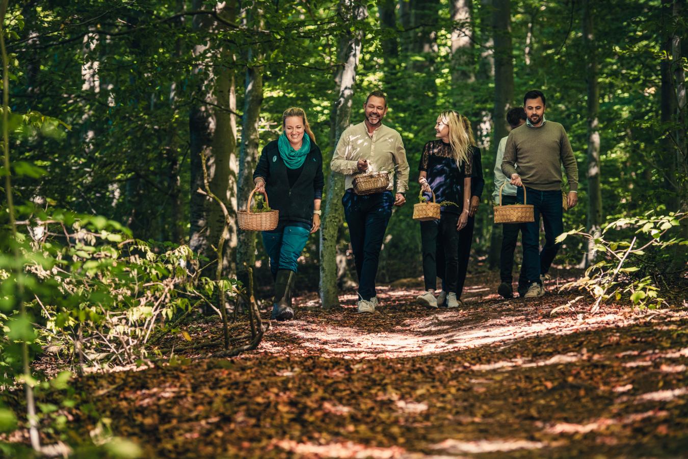 Group of people going foraging in Fyn
