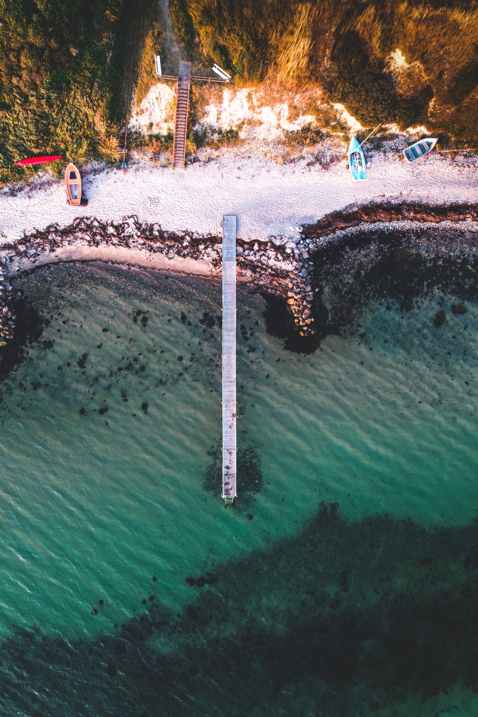 Drøsselbjerg Strand met pier in Seeland, Denemarken