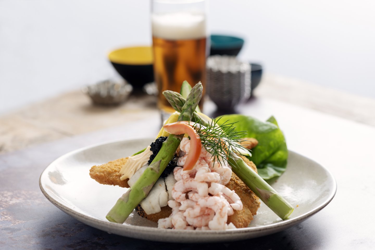 Smørrebrød med fisk og sjømat kalt stjerneskud som er en tradisjonell dansk rett