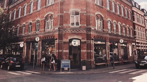 We Feat Guldsmedgade