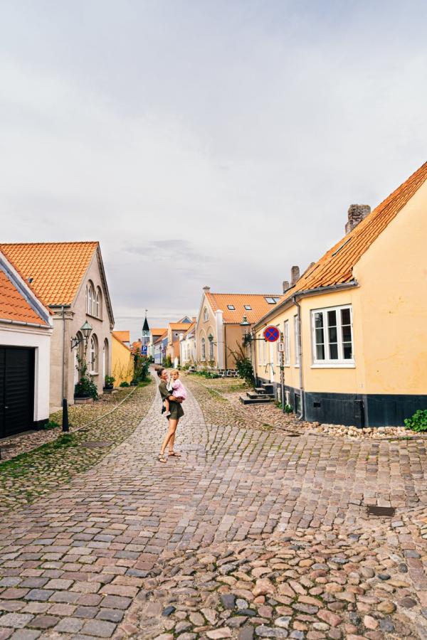 Mother and daughter in Ebeltoft. 