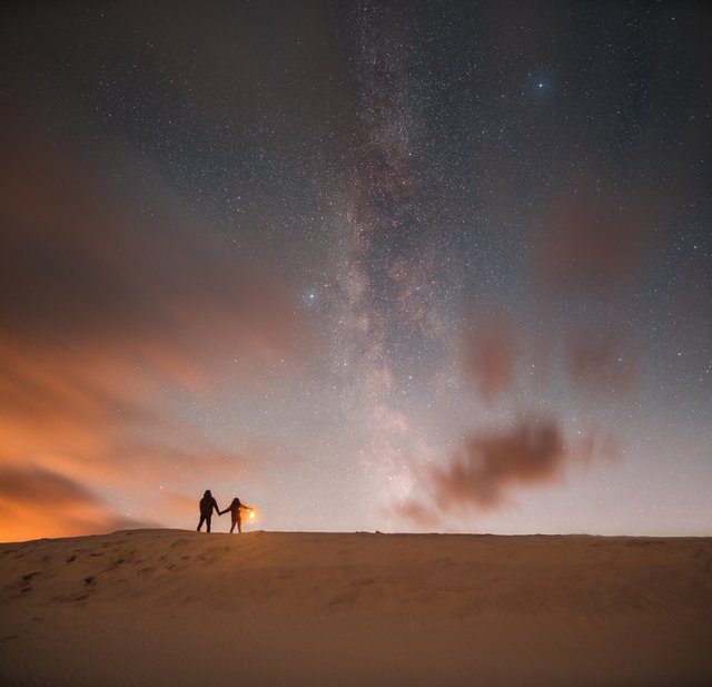 Råbjerg Mille in Denemarken tijdens een winternacht