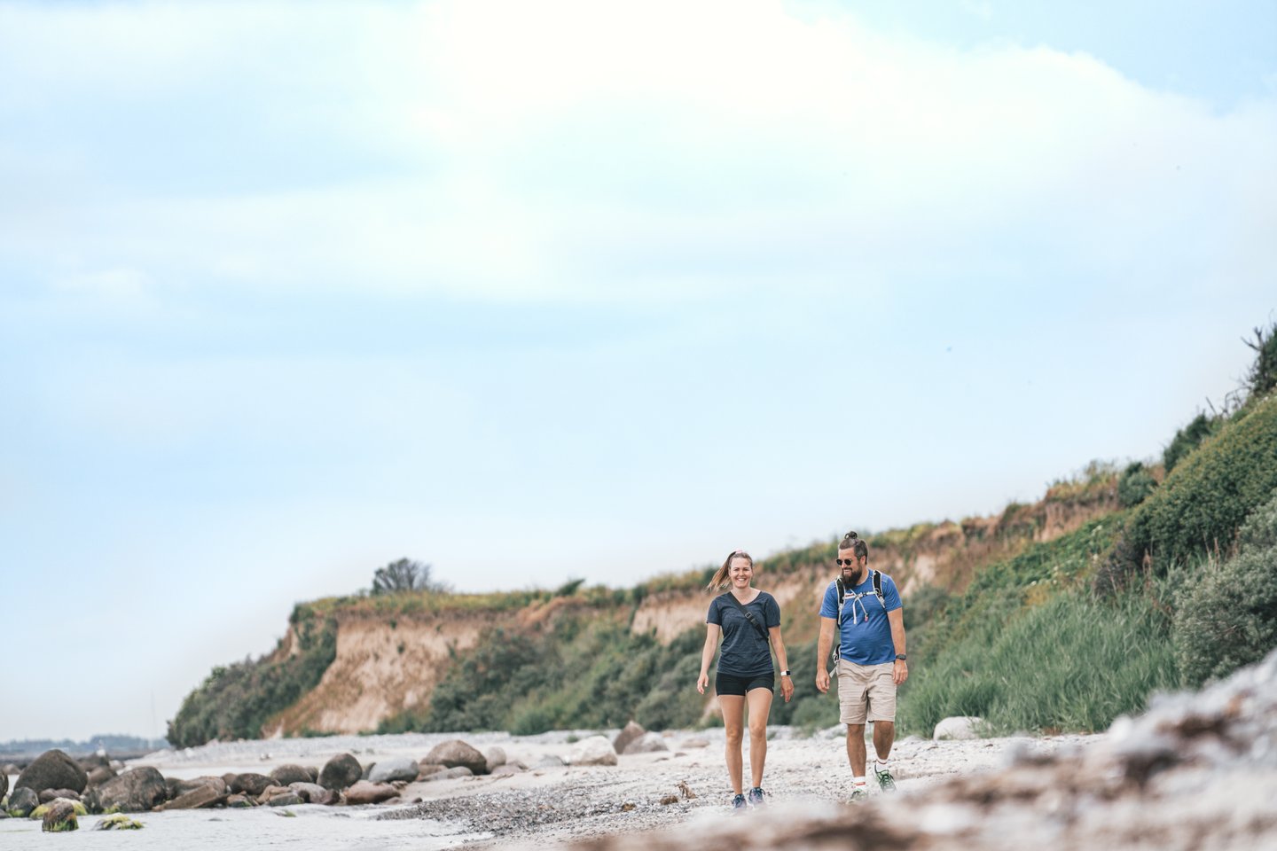Wandelaars wandelen door Zuid-Seeland in Denemarken