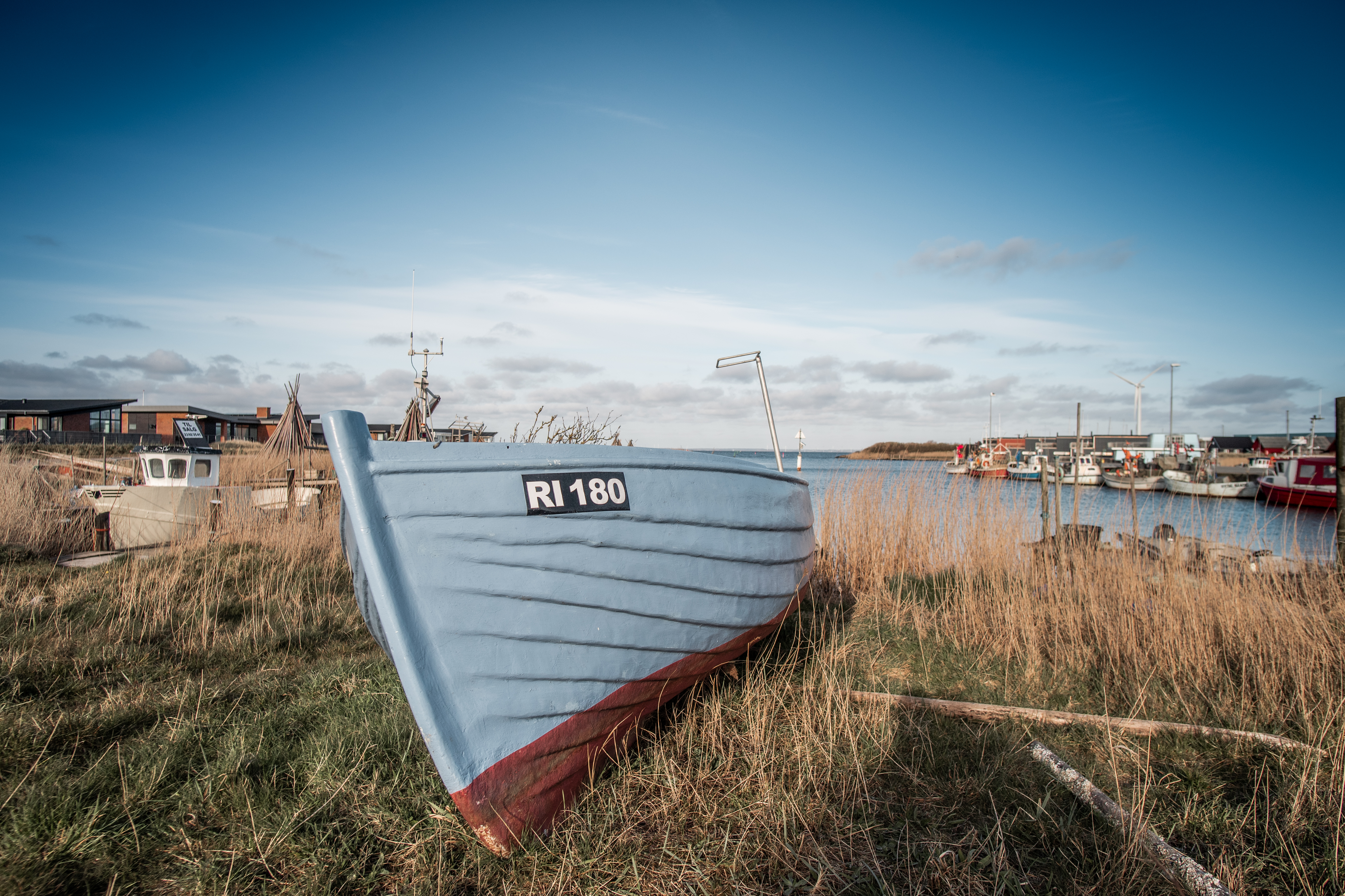 Ein Bild von einem Fischerboot in dem Hafen "Tyskerhavnen" in Hvide Sande