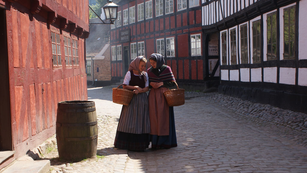 Tjenestepiker ved Den Gamle by i Aarhus