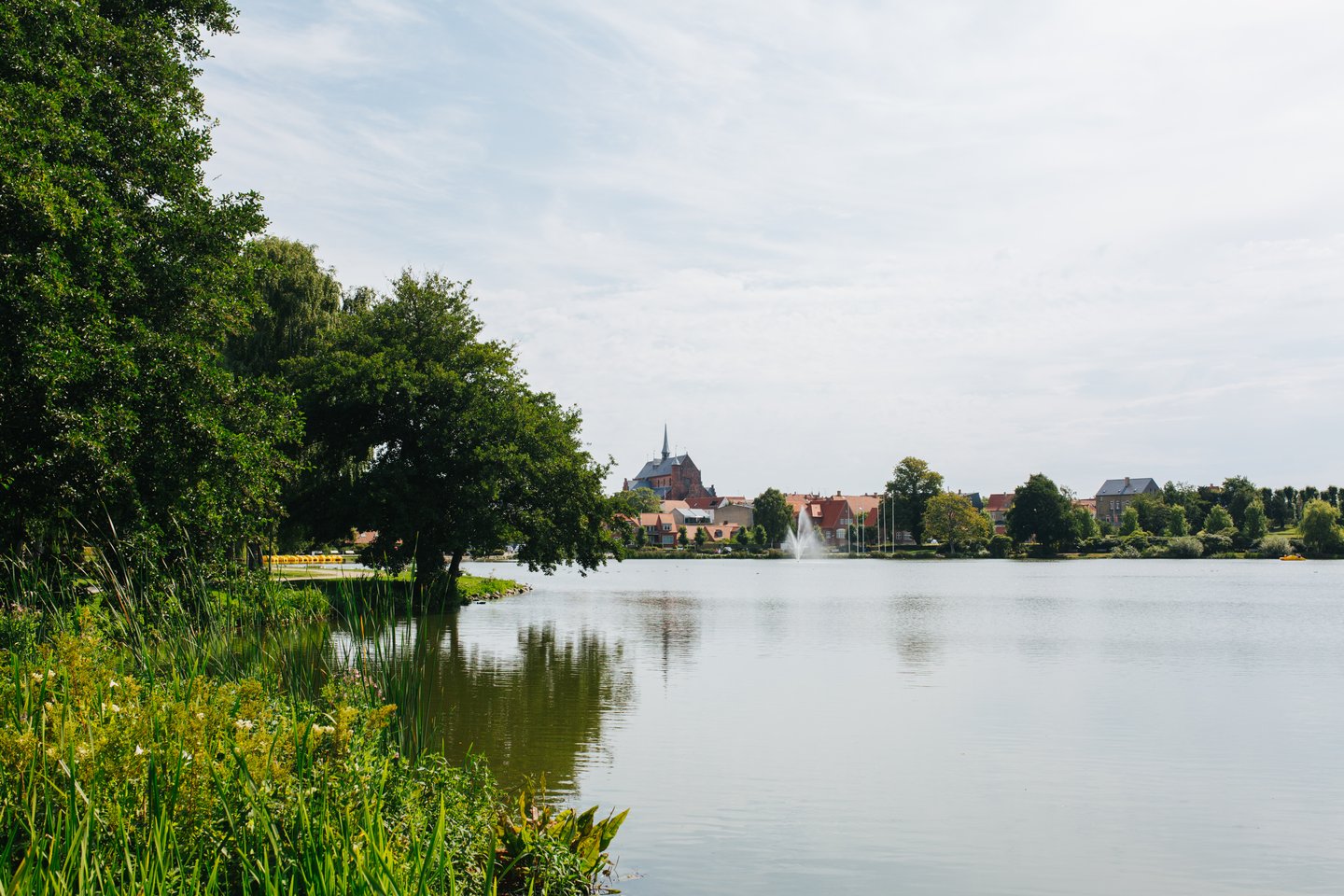 Haderslev Dampark met op de achtergrond Haderslev Domkirke 