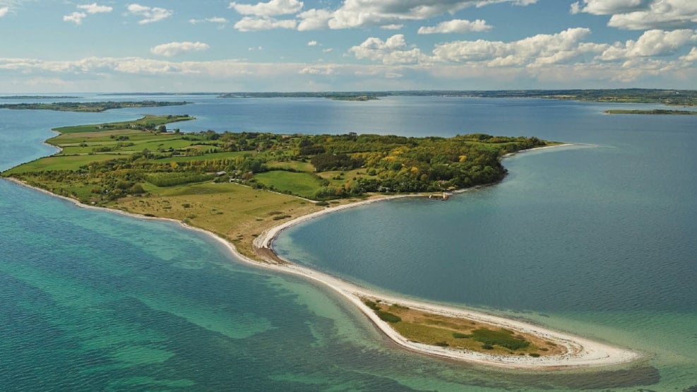 Bovenaanzicht van het eiland Avernakø in Denemarken
