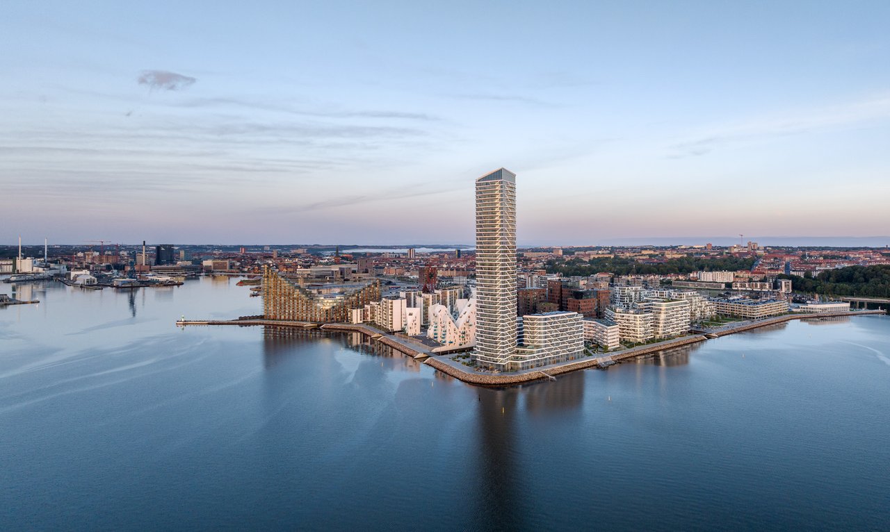 Havenuitzicht op de toonaangevende architectuur van Aarhus Ø in Denemarken