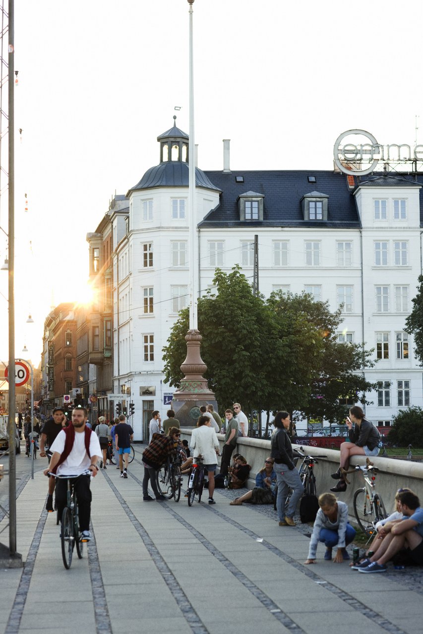 Mennesker på Dronning Louise Bro i København