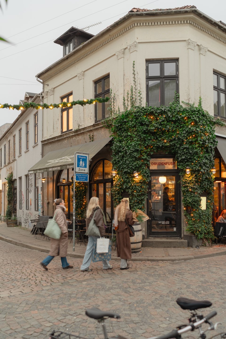 Women shopping in Latinerkvarteret in Aarhus