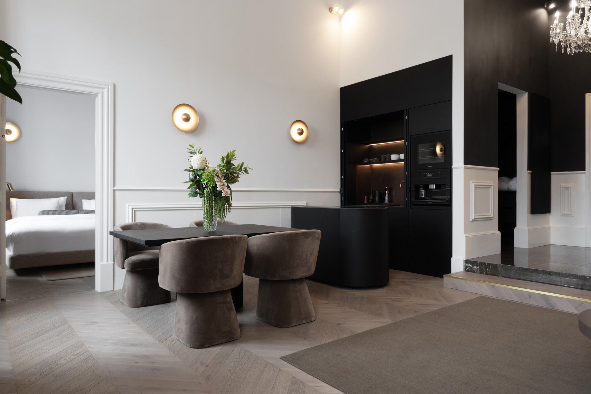 HILLIGER SUITE LIGHTER