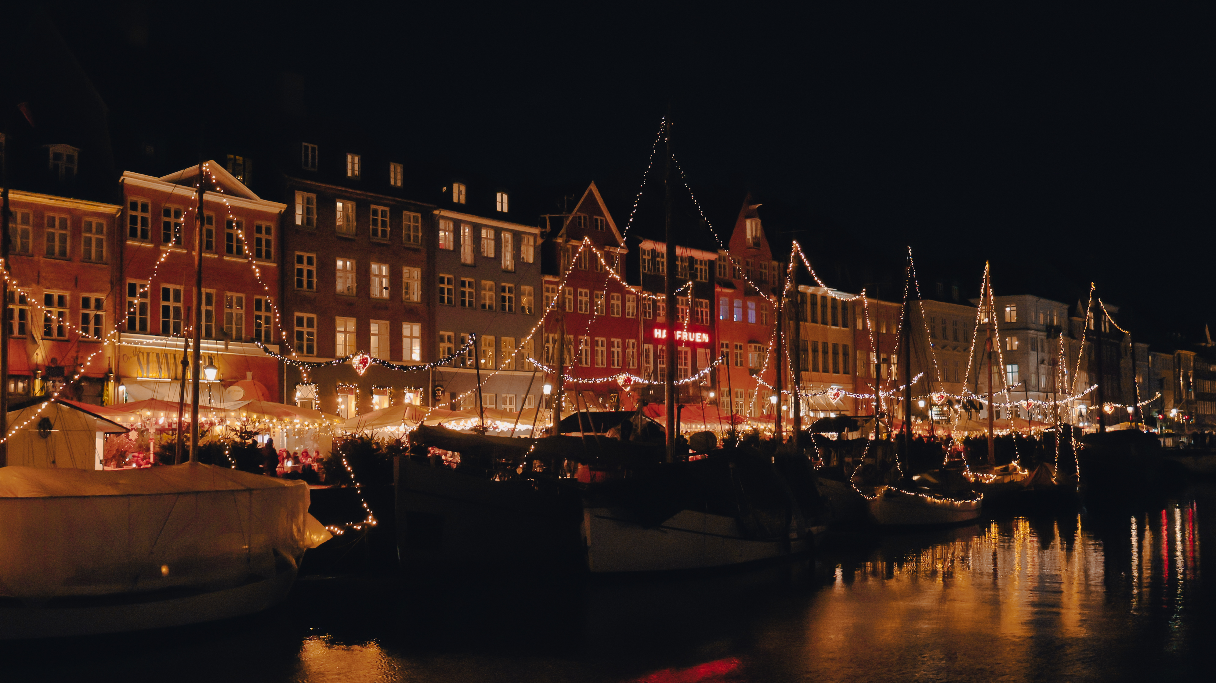 Nyhavn med julelys