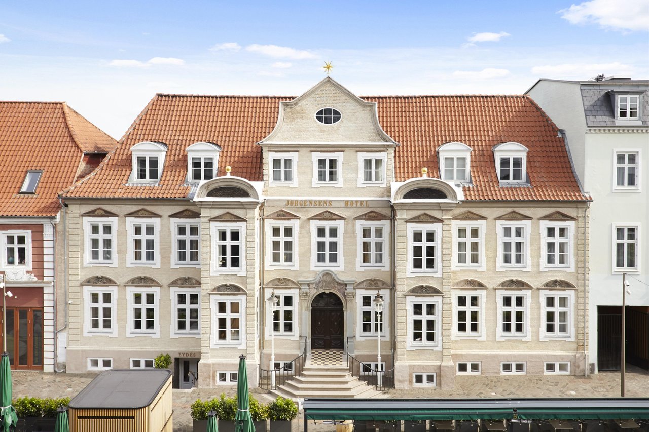 Beige historic buikding