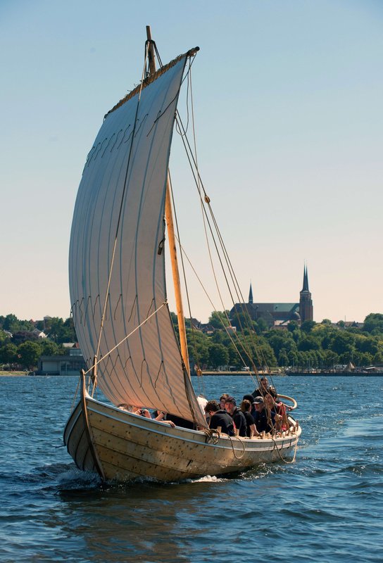 Wikingerschiff im Fjord vor Roskilde