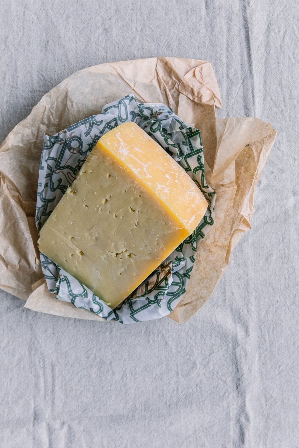 Dänischer Käse in einer Schüssel