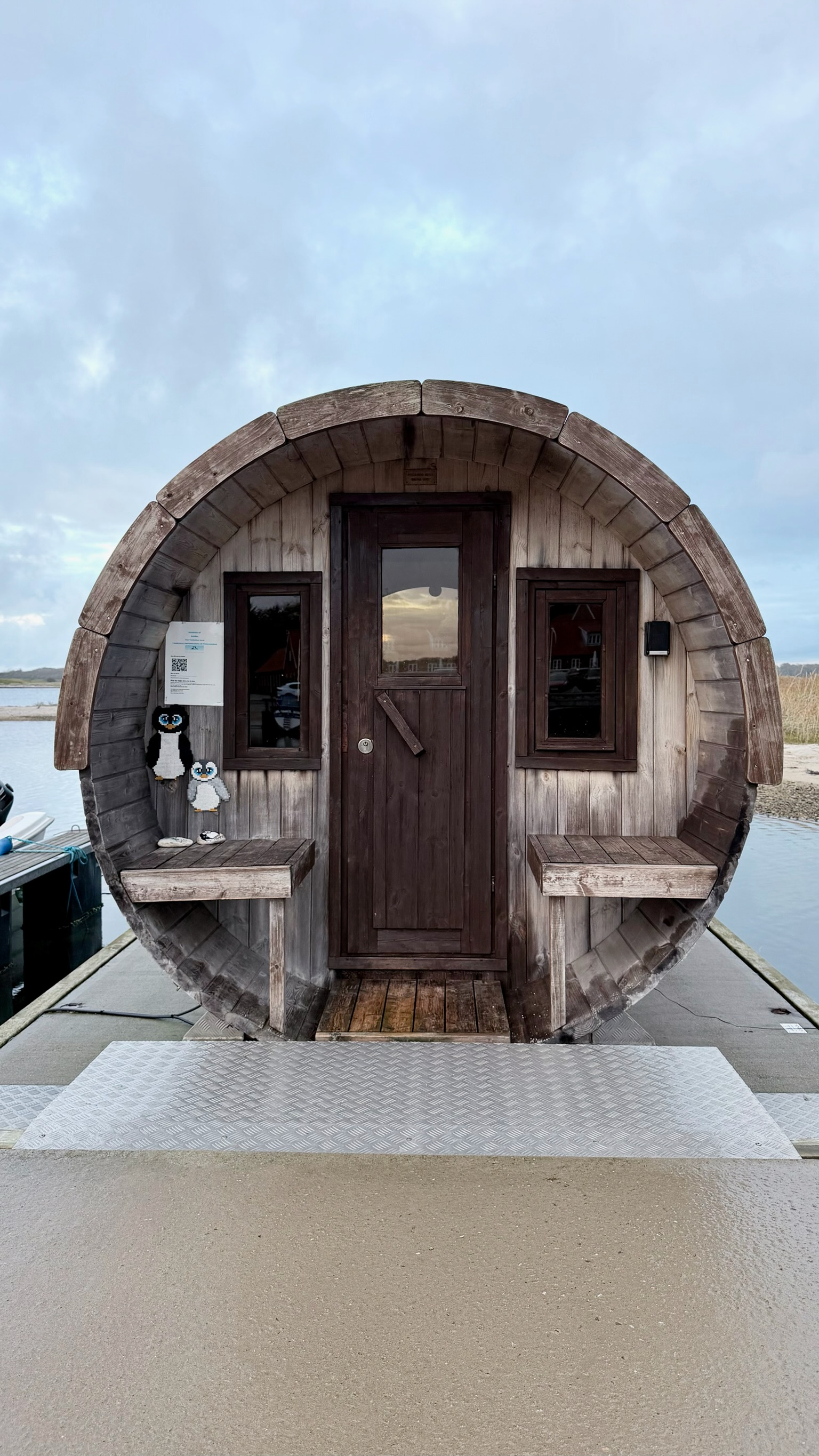 Tambohus bro og badehotell