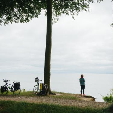 A woman enjoying the view in South Jutland during a pitstop along the N8 bike route