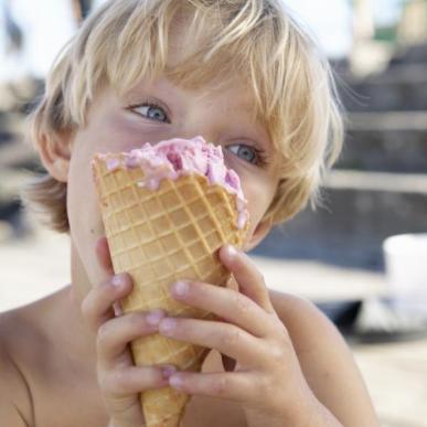 child with ice cream denmark expert
